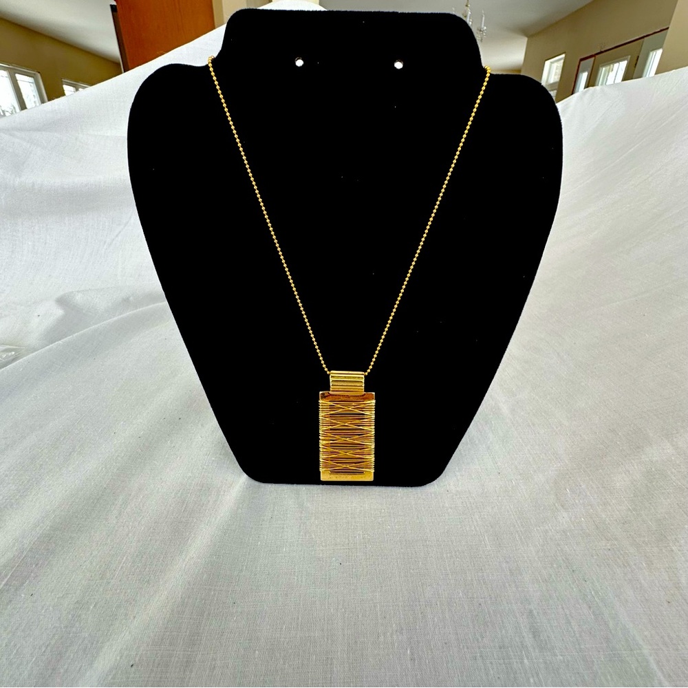 Vintage Gold Tone Rectangle Wire Pendant Spiral Chain Necklace